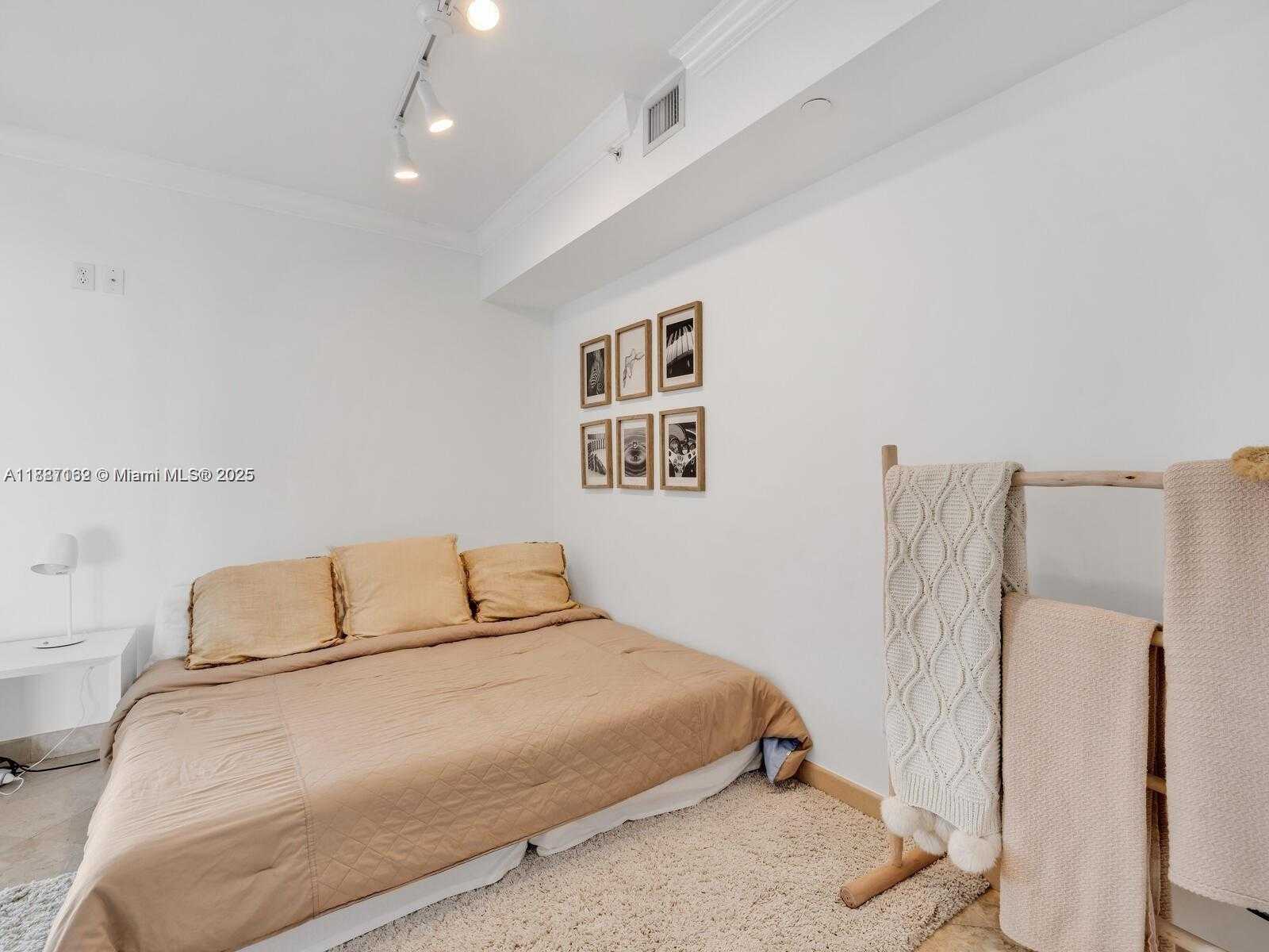 Small Image of 4779 WEST COLLINS AVE #2006, Miami Beach Number 15