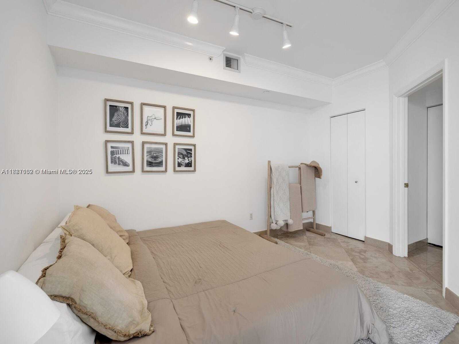 Small Image of 4779 WEST COLLINS AVE #2006, Miami Beach Number 16