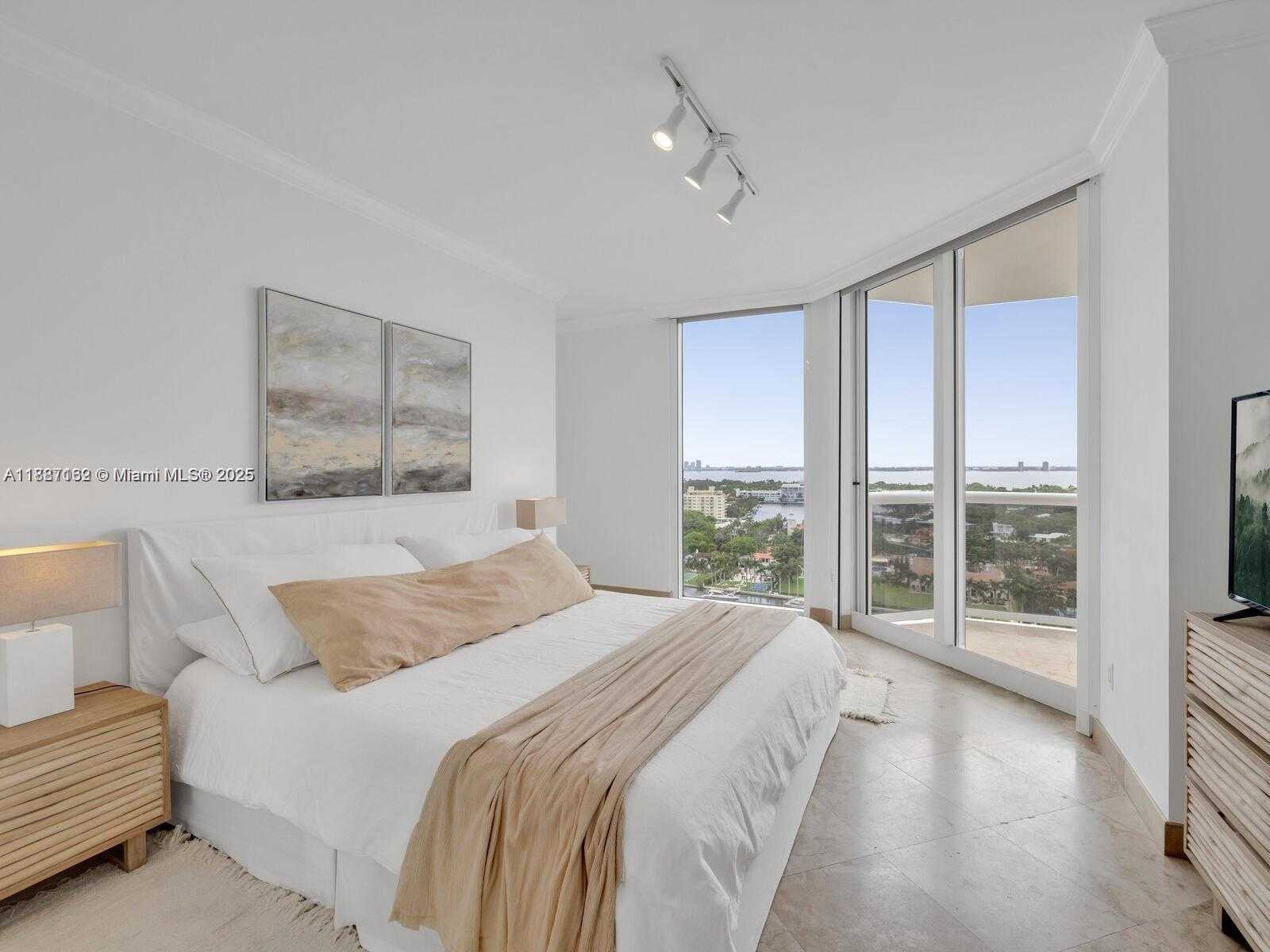 Small Image of 4779 WEST COLLINS AVE #2006, Miami Beach Number 8