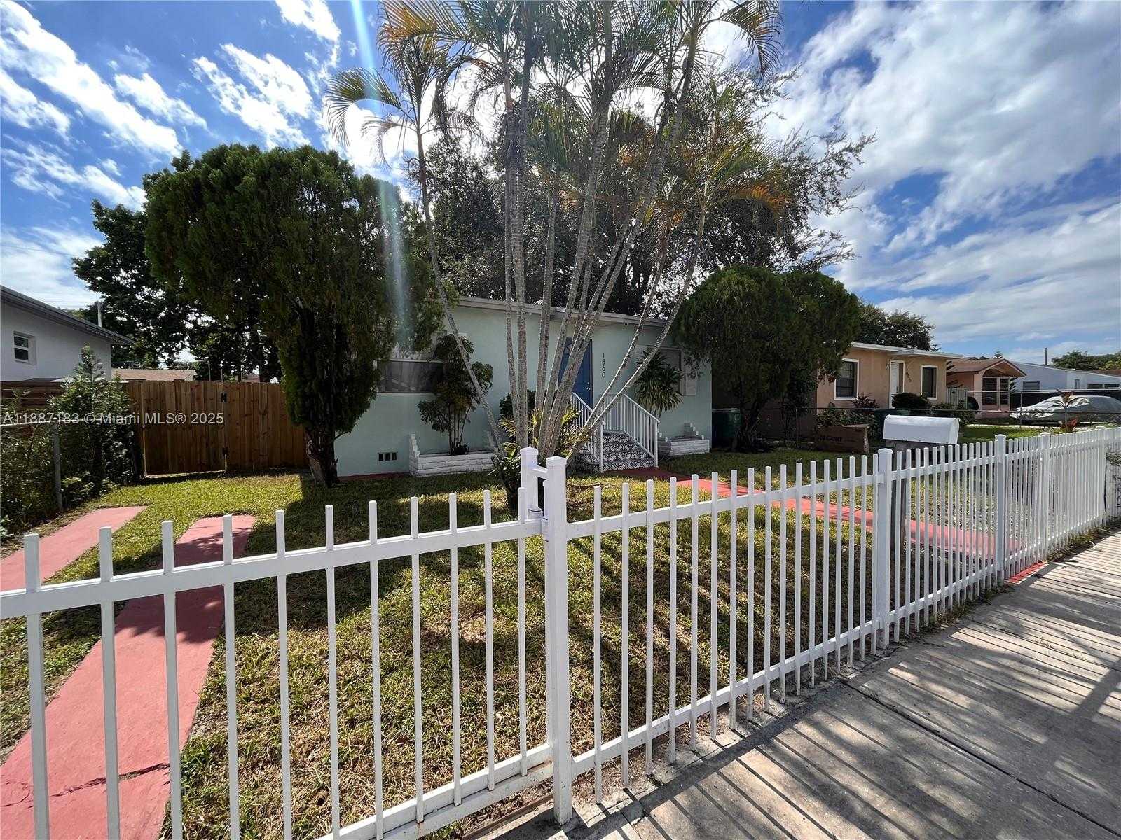 Small Image of 1860 NORTH WEST 52 ST, Miami Number 18