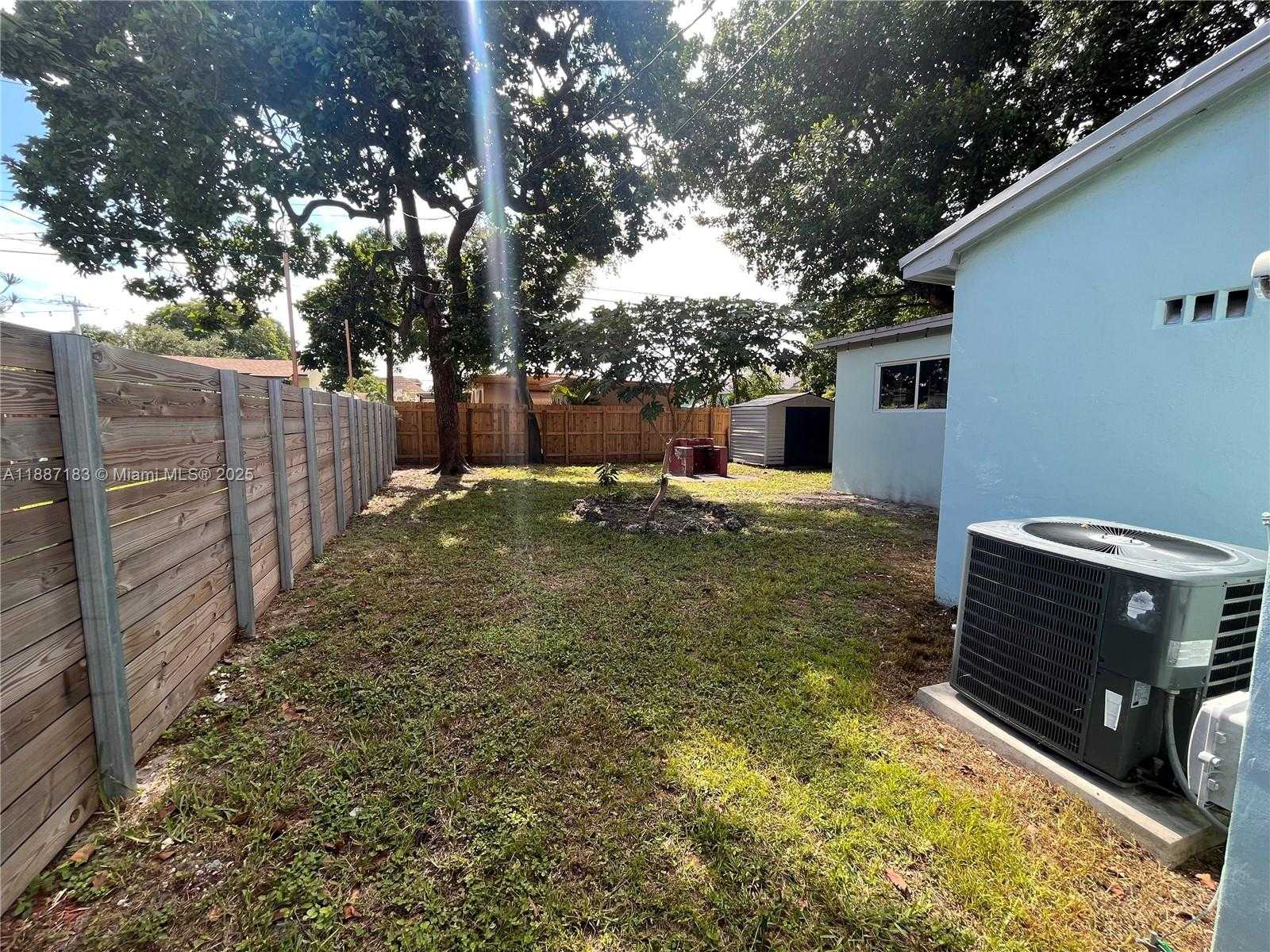 Small Image of 1860 NORTH WEST 52 ST, Miami Number 22