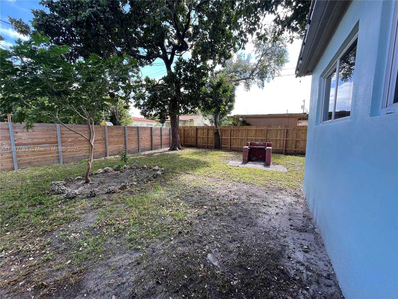 Small Image of 1860 NORTH WEST 52 ST, Miami Number 23