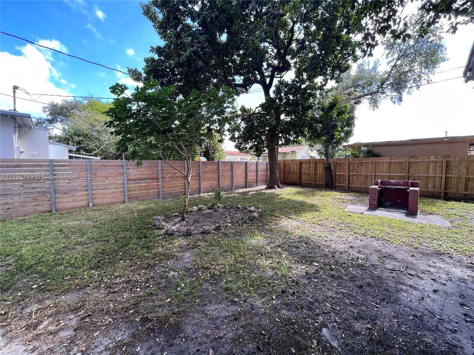 Small Image of 1860 NORTH WEST 52 ST, Miami Number 24