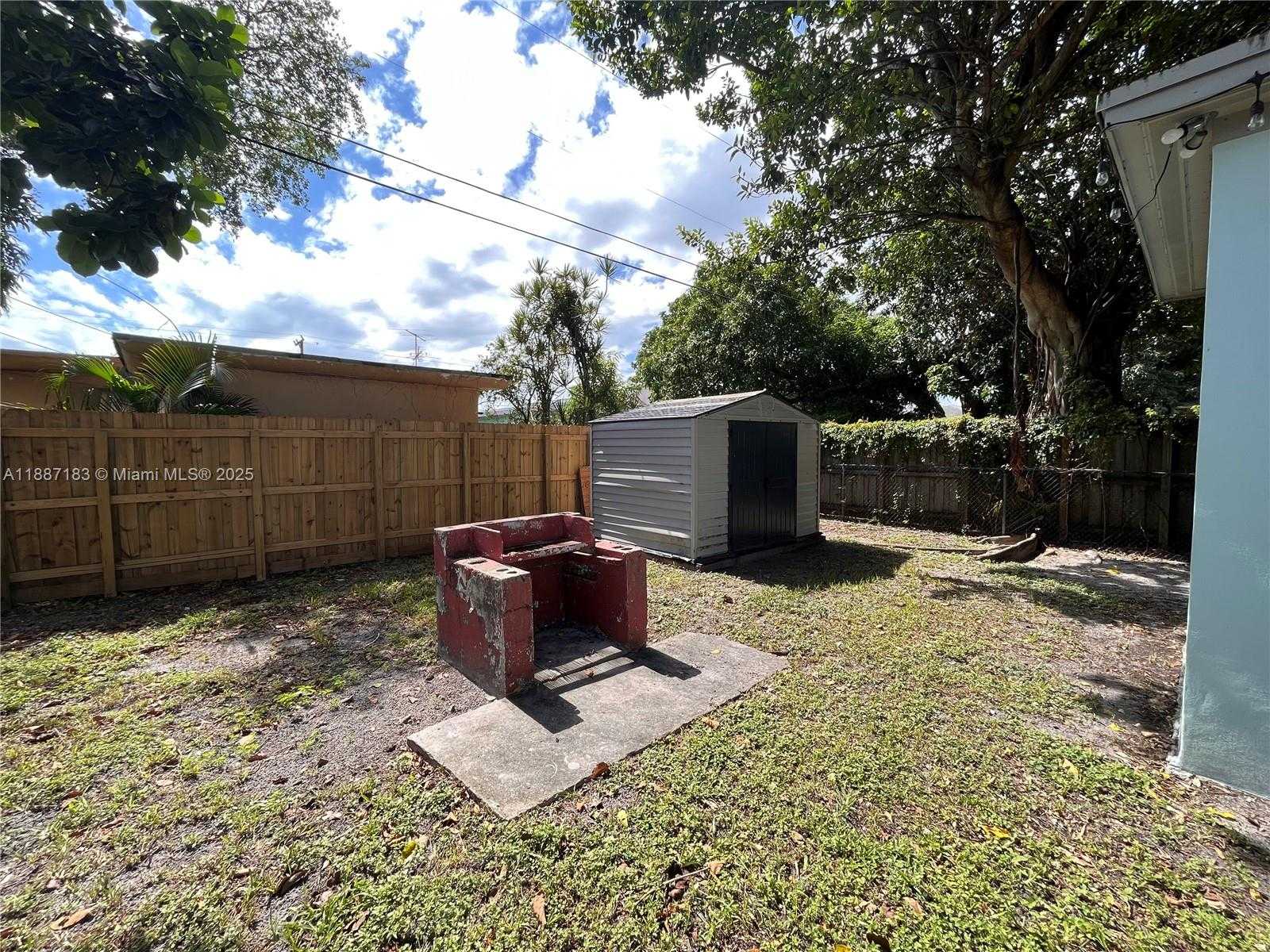 Small Image of 1860 NORTH WEST 52 ST, Miami Number 25