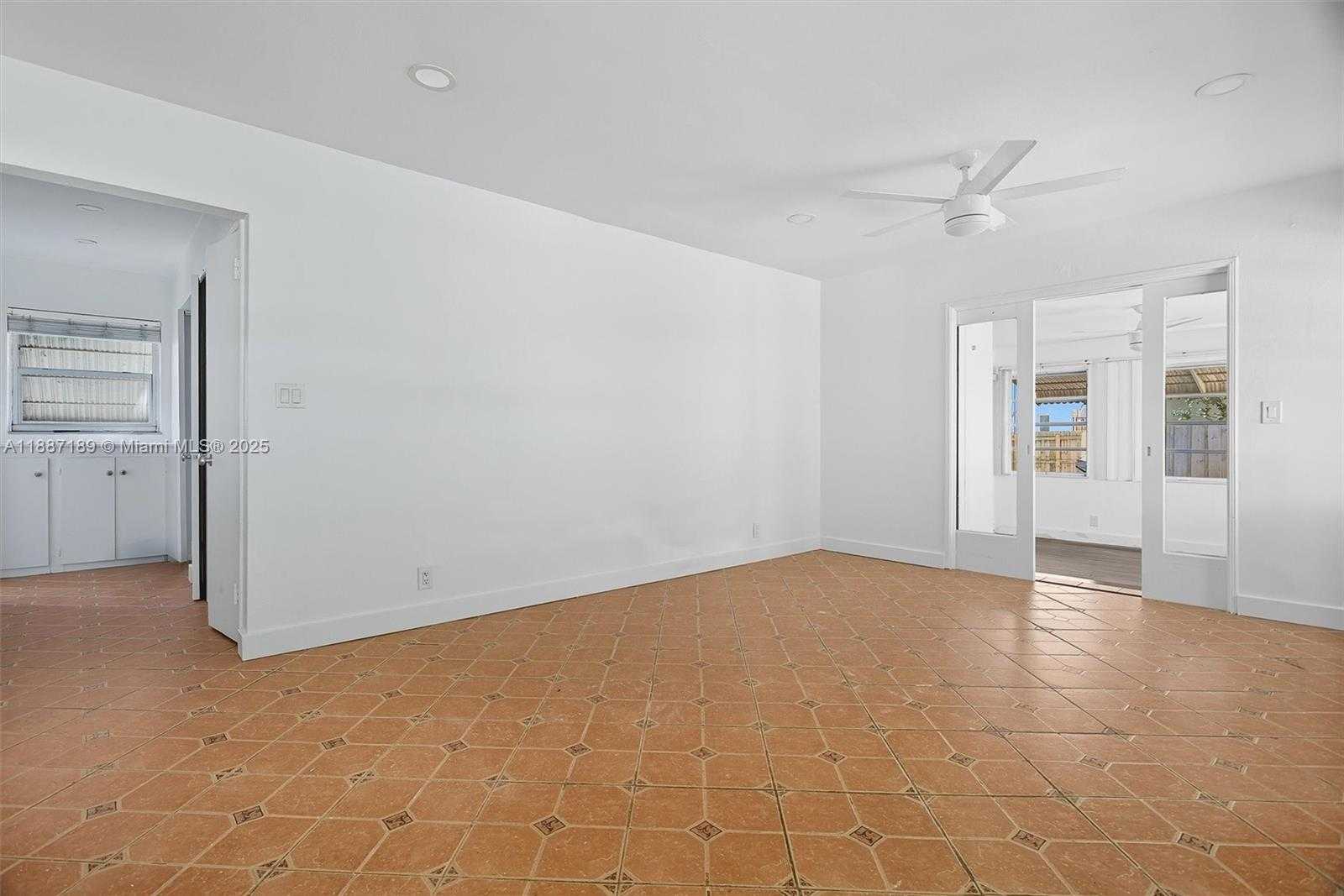 Small Image of 1718 PIERCE ST #2, Hollywood Number 12