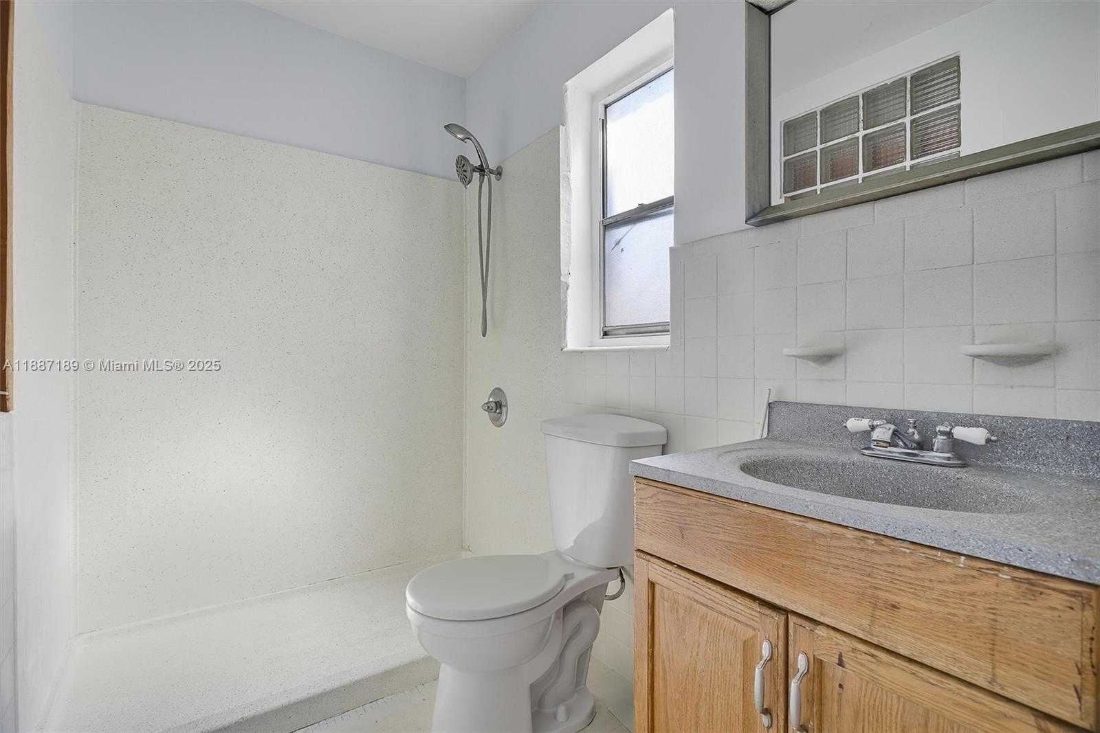 Small Image of 1718 PIERCE ST #2, Hollywood Number 15