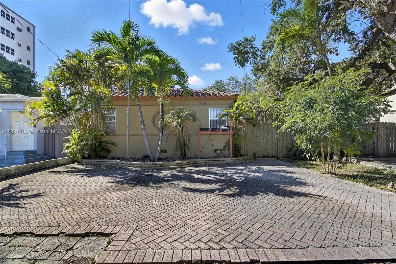 Small Image of 1718 PIERCE ST #2, Hollywood Number 5