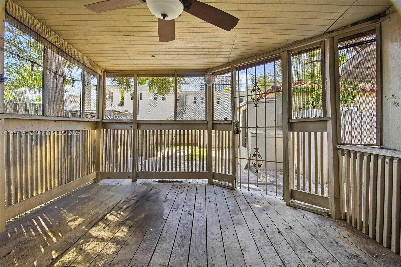 Small Image of 1718 PIERCE ST #2, Hollywood Number 6