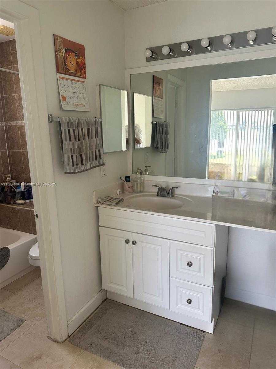 Small Image of 1669 SALERNO CIR, Weston Number 12