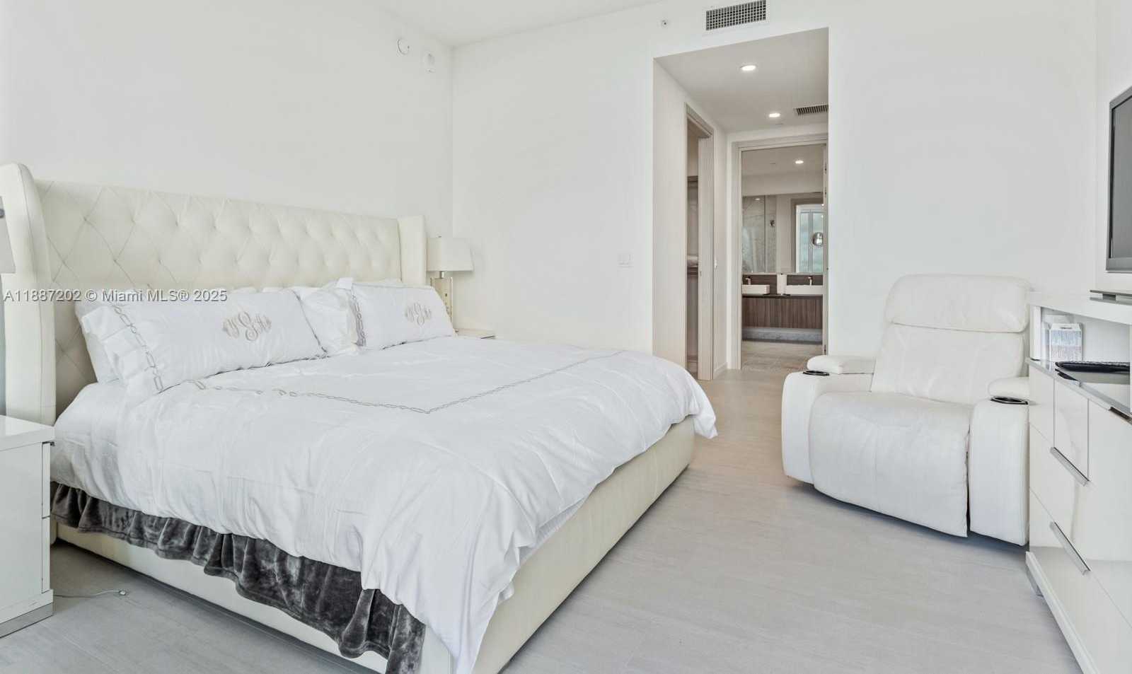 Small Image of 1000 BRICKELL PLZ #PH6006, Miami Number 12