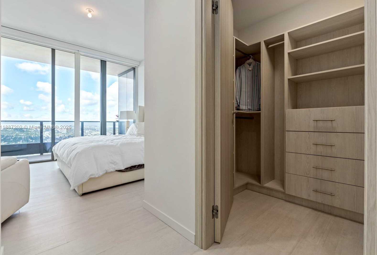 Small Image of 1000 BRICKELL PLZ #PH6006, Miami Number 14