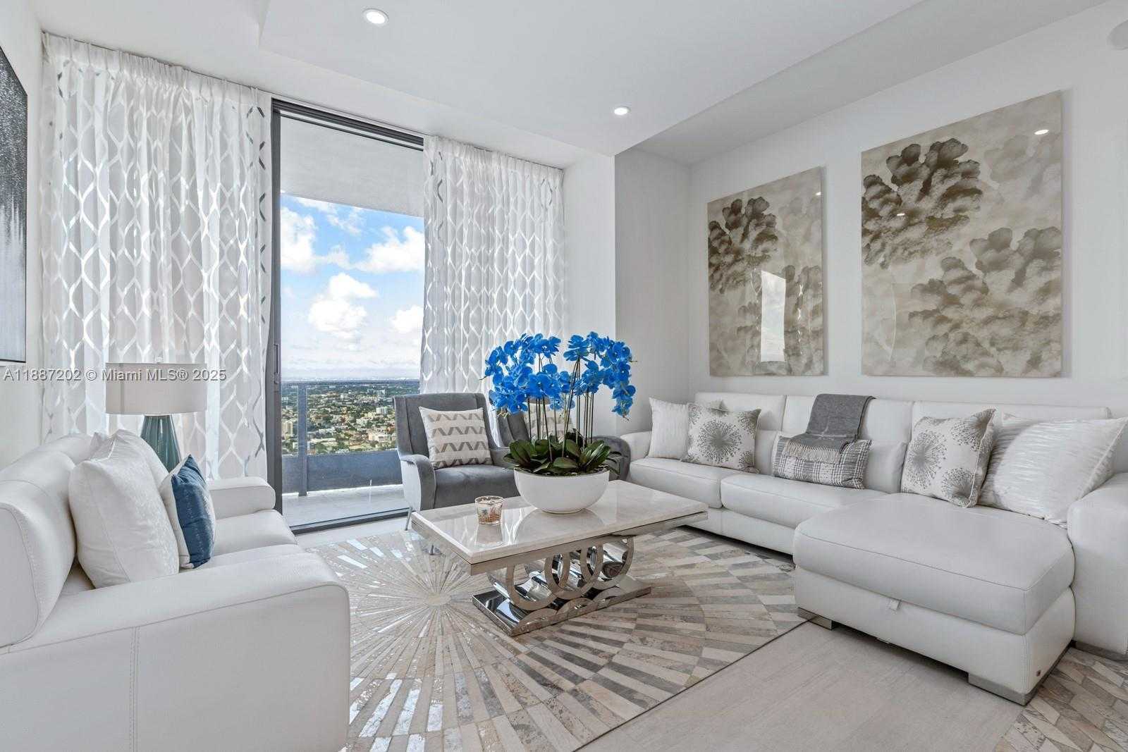 Small Image of 1000 BRICKELL PLZ #PH6006, Miami Number 2
