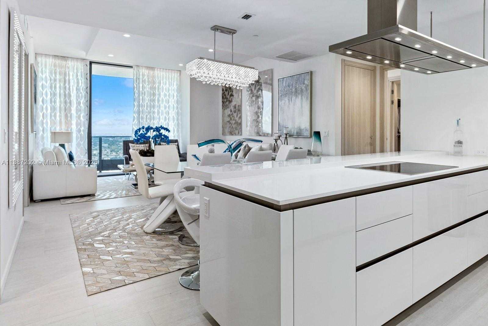 Small Image of 1000 BRICKELL PLZ #PH6006, Miami Number 5