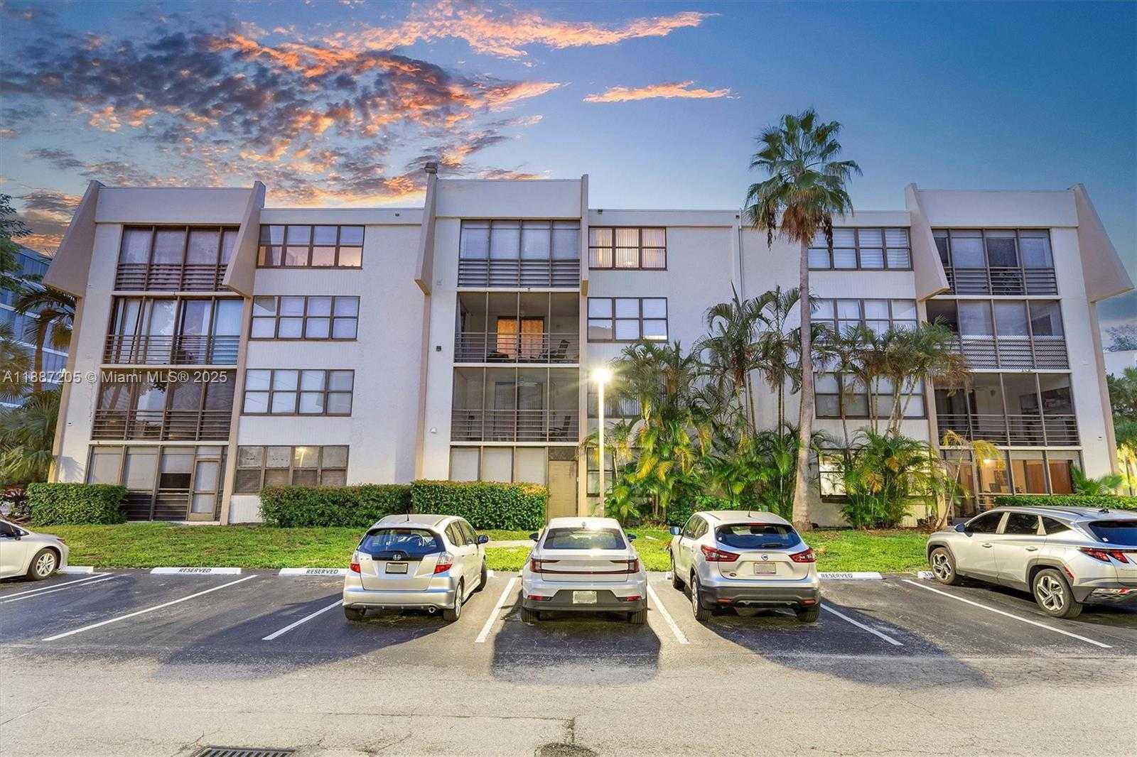Small Image of 20401 NORTH EAST 30TH AVE #106-8, Aventura Number 33