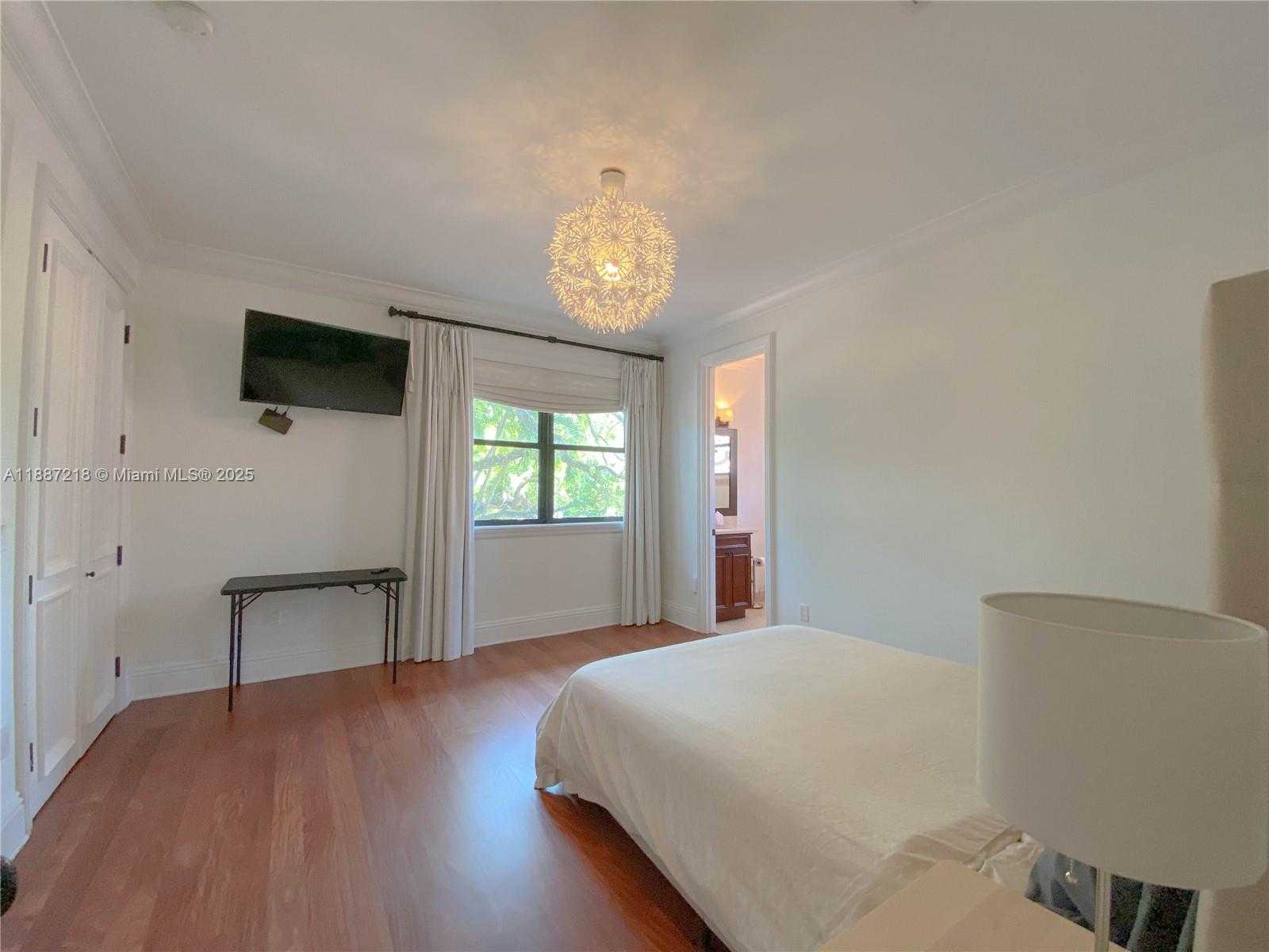 Small Image of 2561 TRAPP AVE, Miami Number 16
