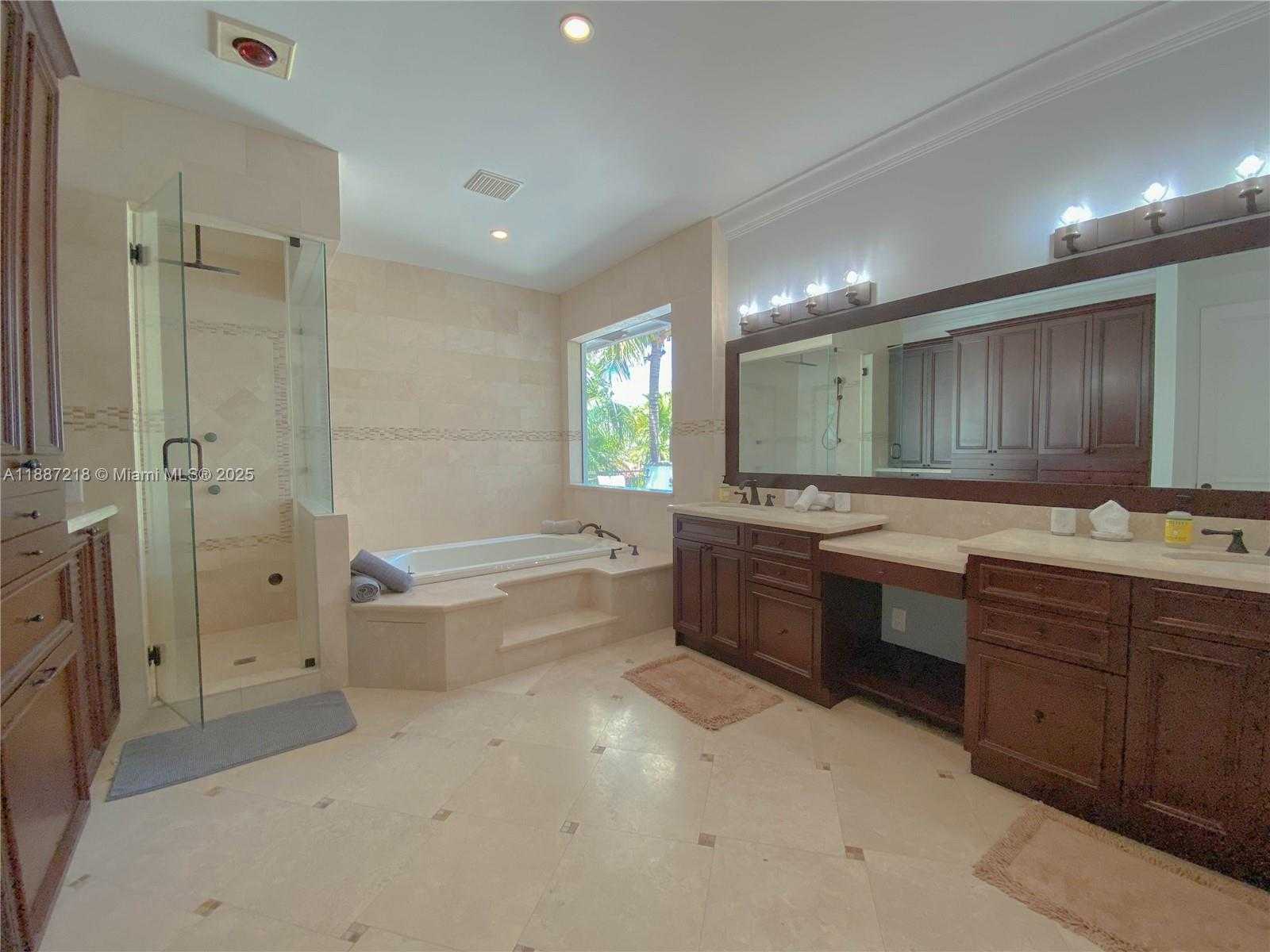 Small Image of 2561 TRAPP AVE, Miami Number 17