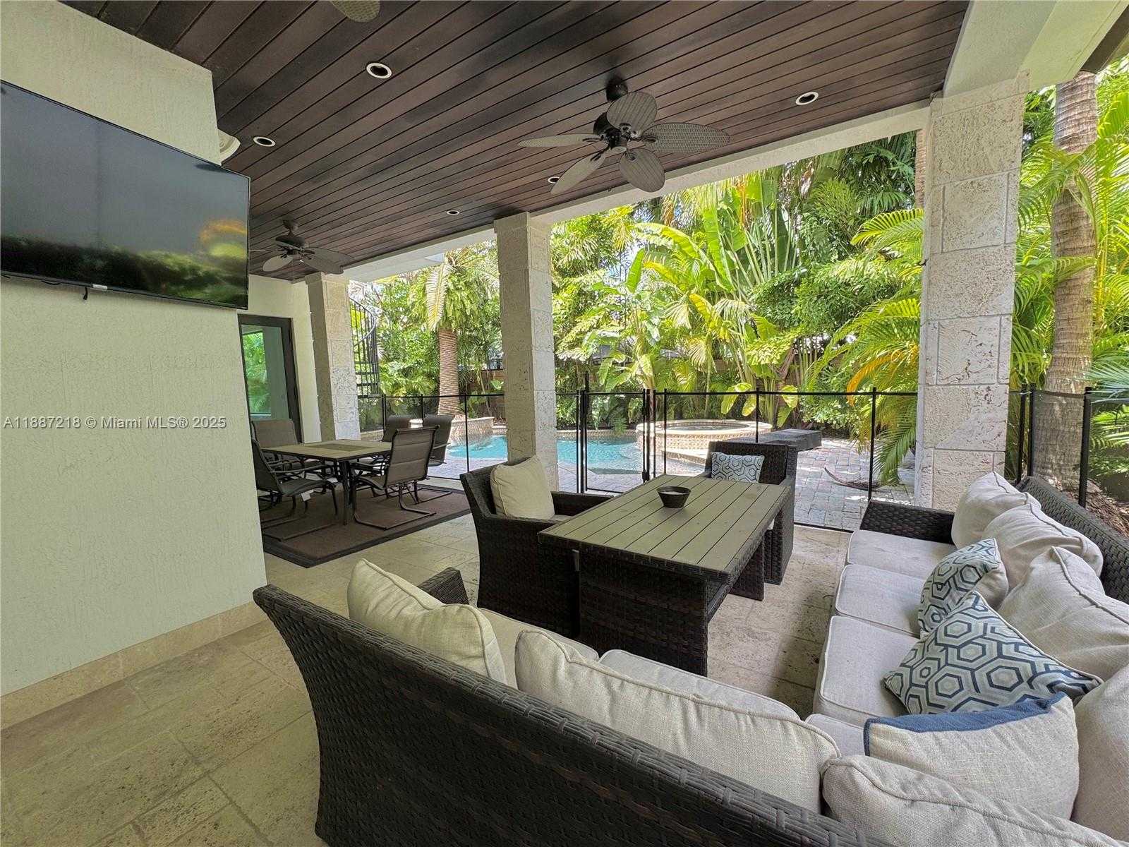Small Image of 2561 TRAPP AVE, Miami Number 18