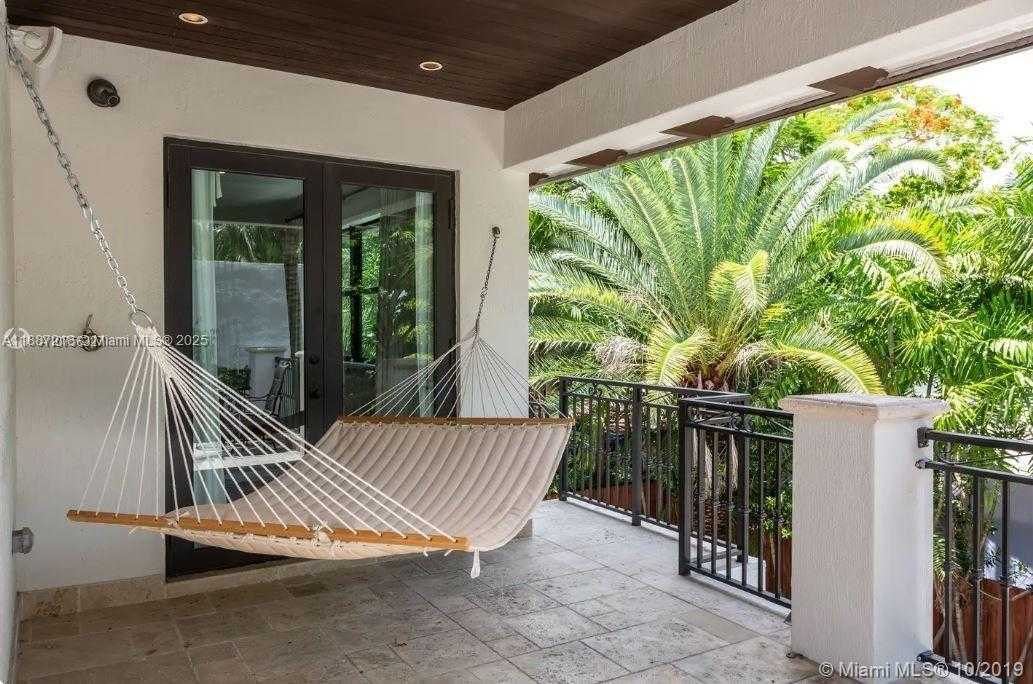 Small Image of 2561 TRAPP AVE, Miami Number 20