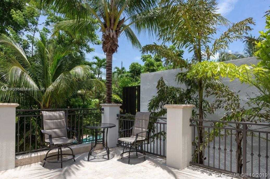 Small Image of 2561 TRAPP AVE, Miami Number 21