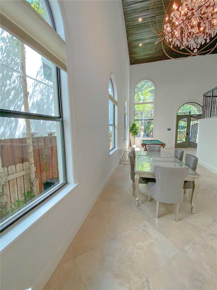 Small Image of 2561 TRAPP AVE, Miami Number 4