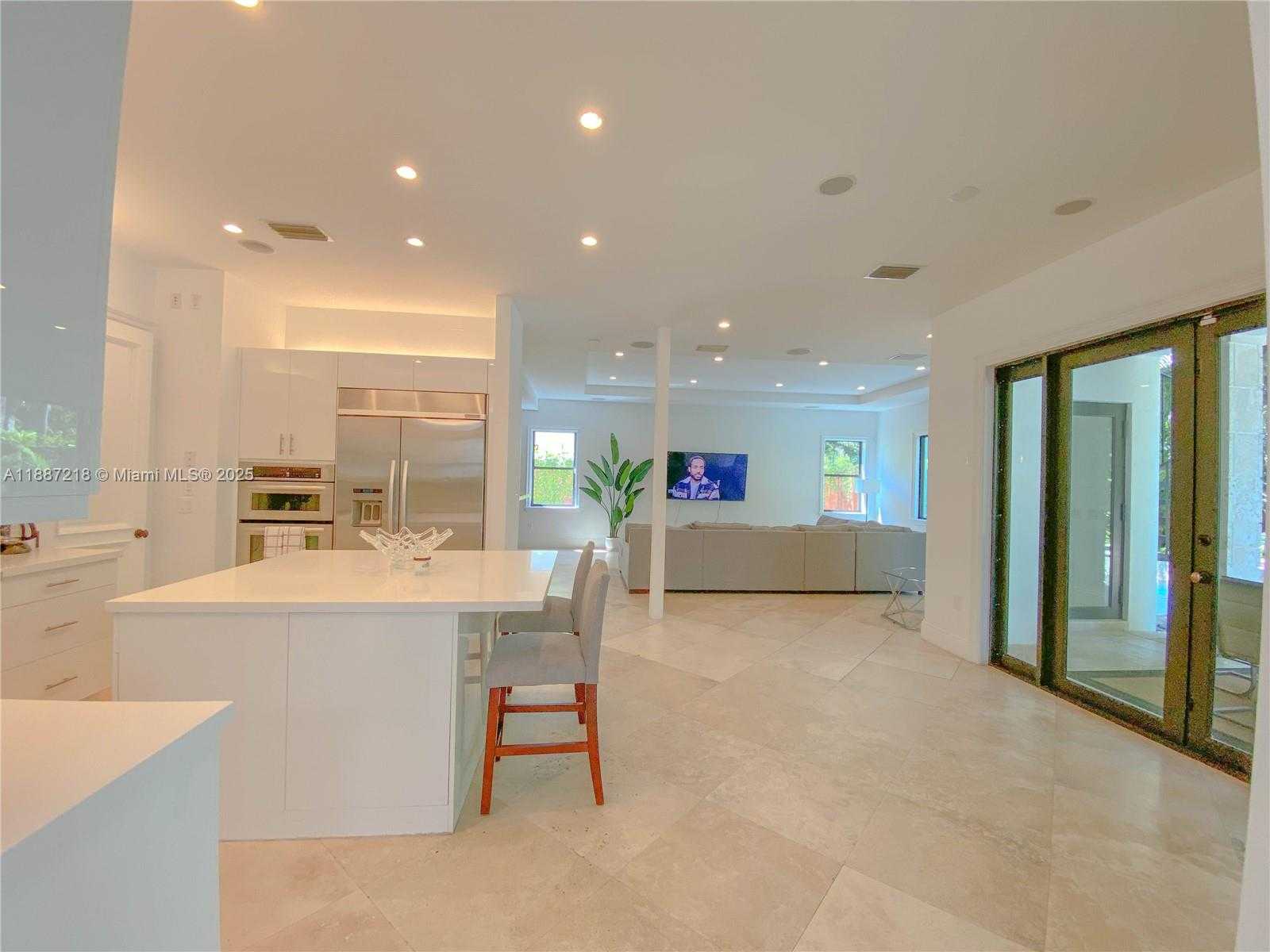Small Image of 2561 TRAPP AVE, Miami Number 6