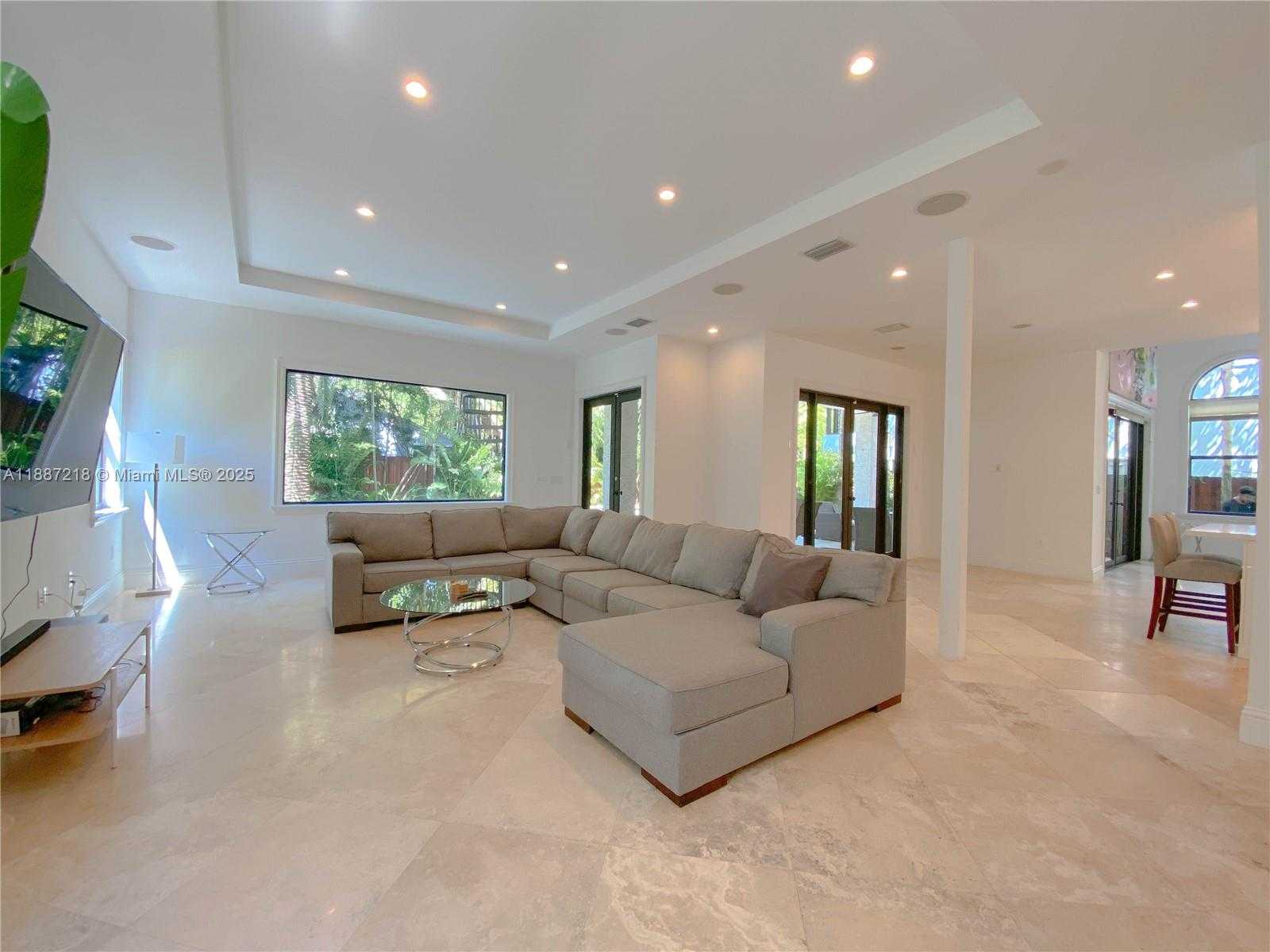 Small Image of 2561 TRAPP AVE, Miami Number 9
