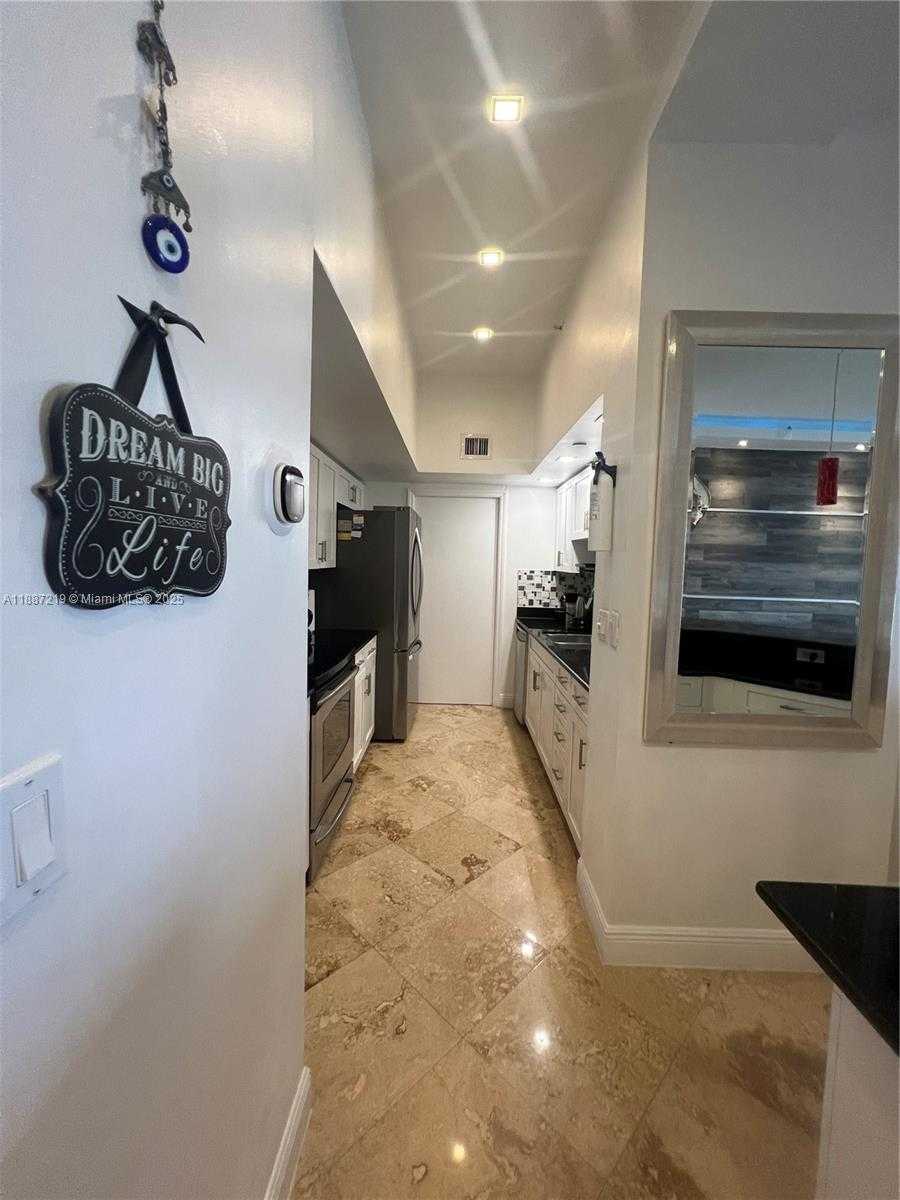 Small Image of 6917 COLLINS AVE #PH09, Miami Beach Number 14