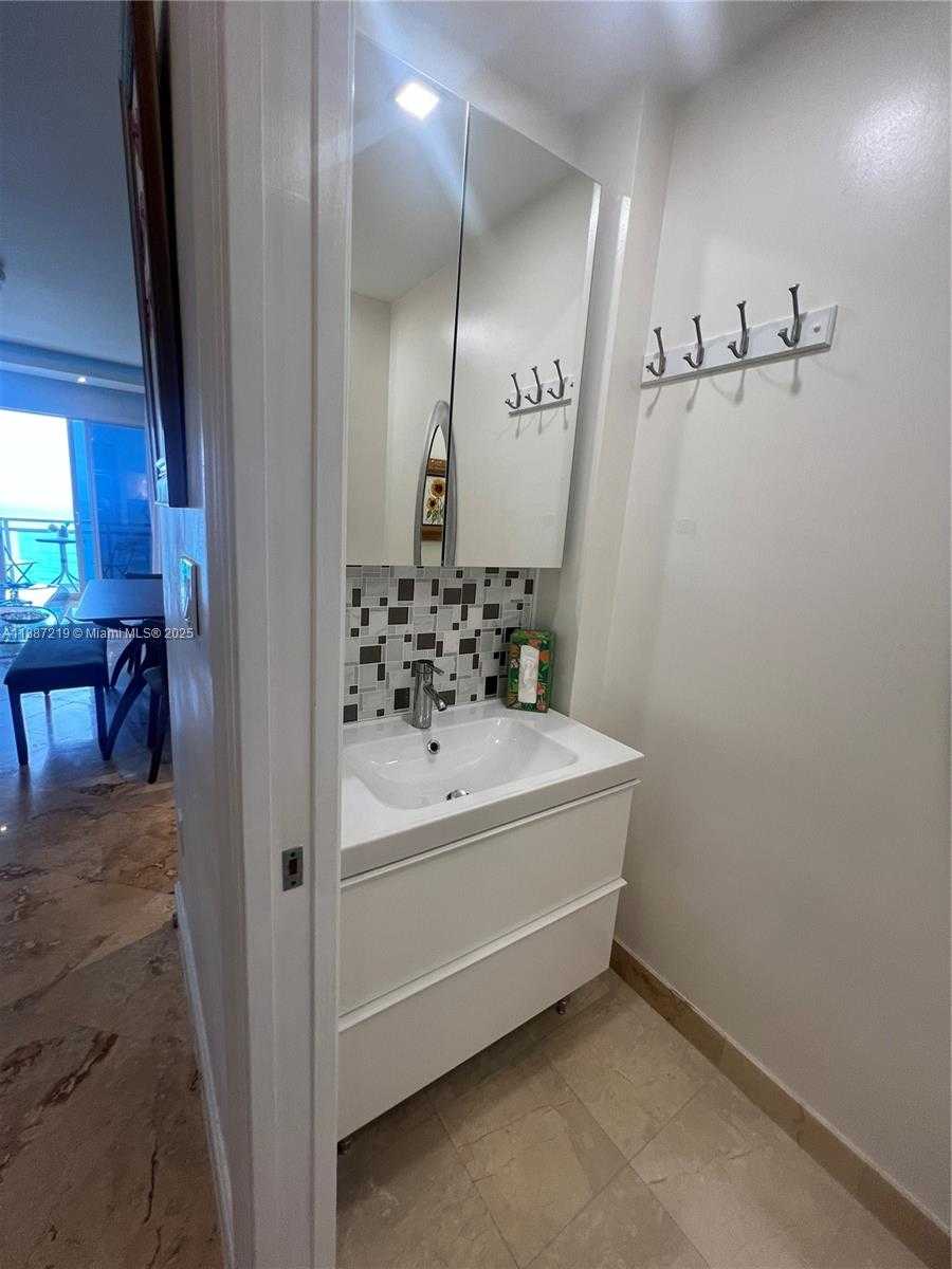 Small Image of 6917 COLLINS AVE #PH09, Miami Beach Number 16