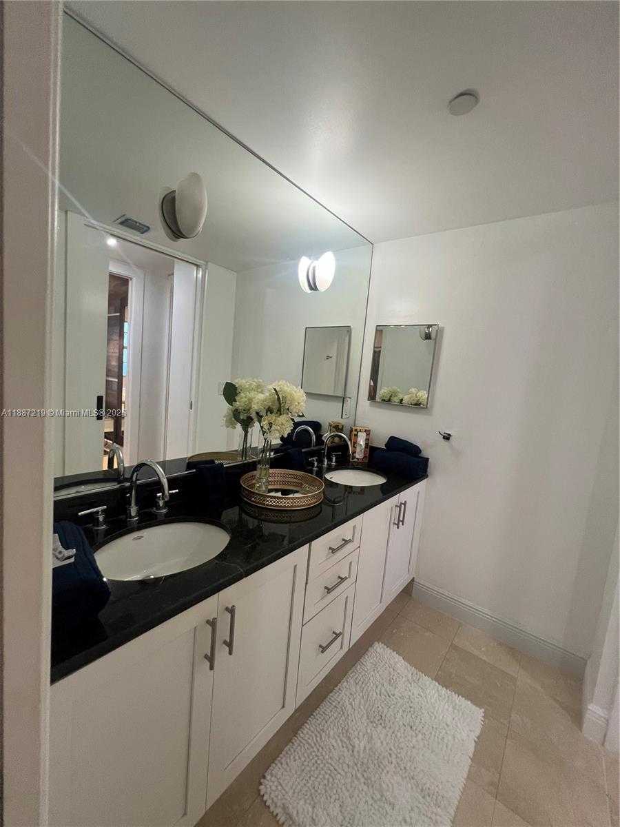 Small Image of 6917 COLLINS AVE #PH09, Miami Beach Number 26
