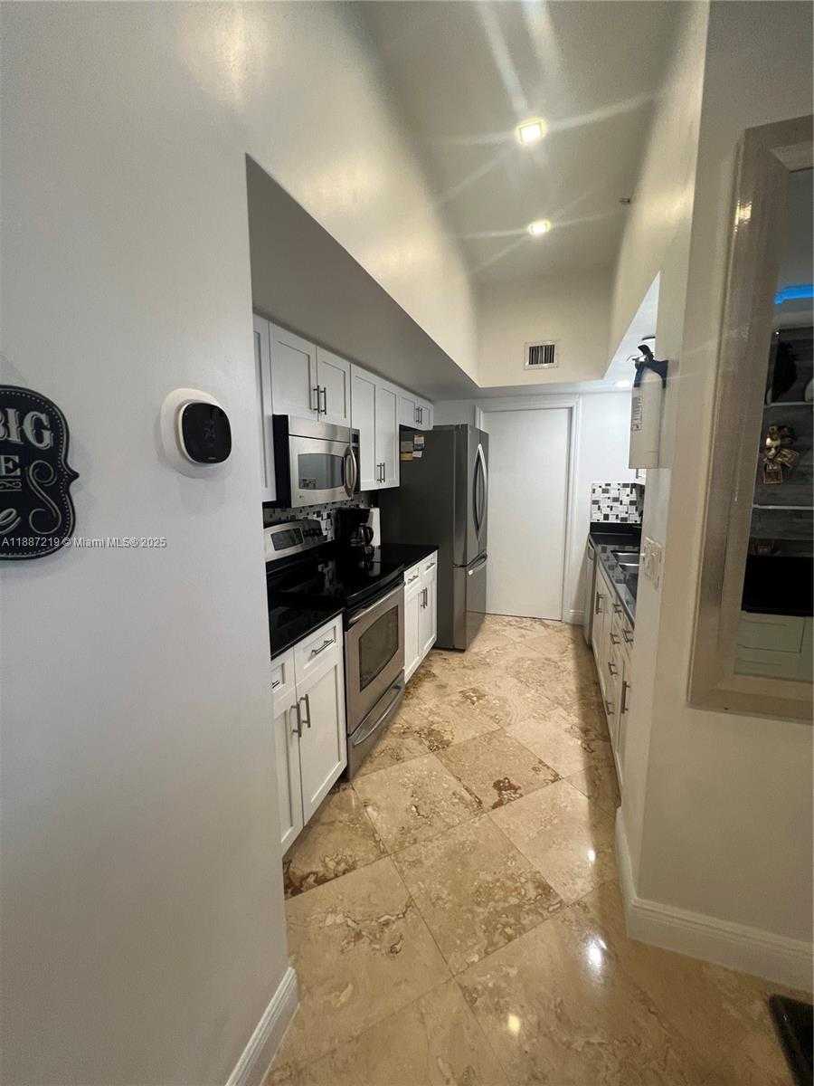 Small Image of 6917 COLLINS AVE #PH09, Miami Beach Number 36