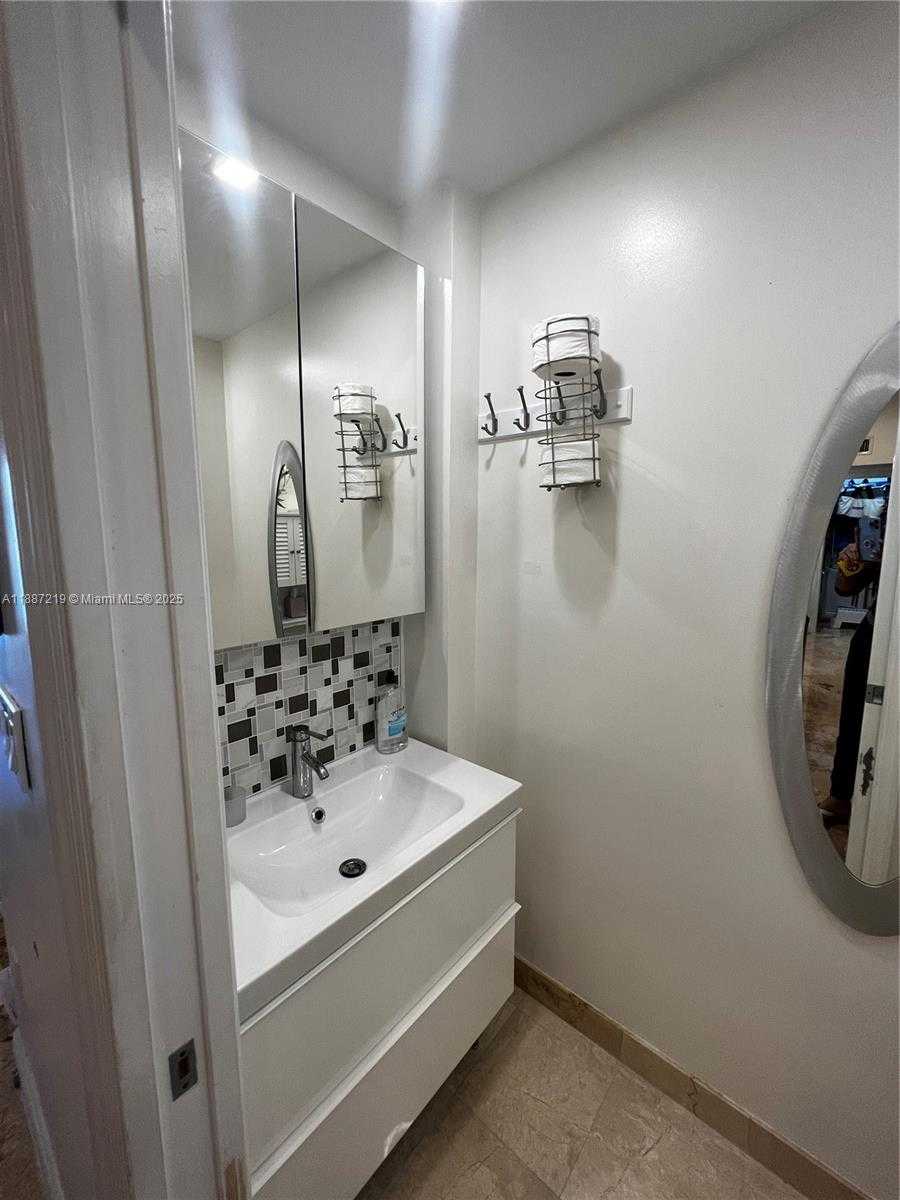 Small Image of 6917 COLLINS AVE #PH09, Miami Beach Number 37