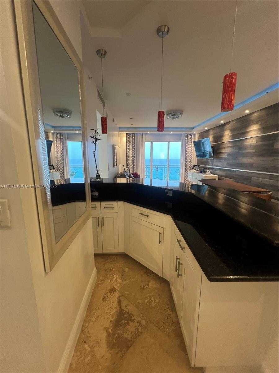 Small Image of 6917 COLLINS AVE #PH09, Miami Beach Number 9