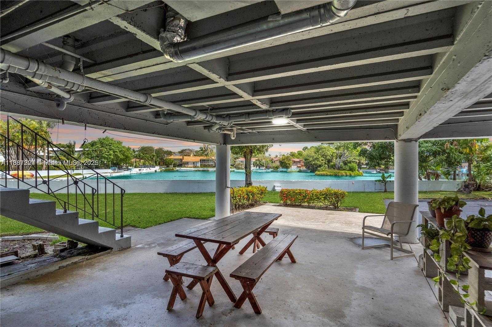 Small Image of Miami Shores Number 10