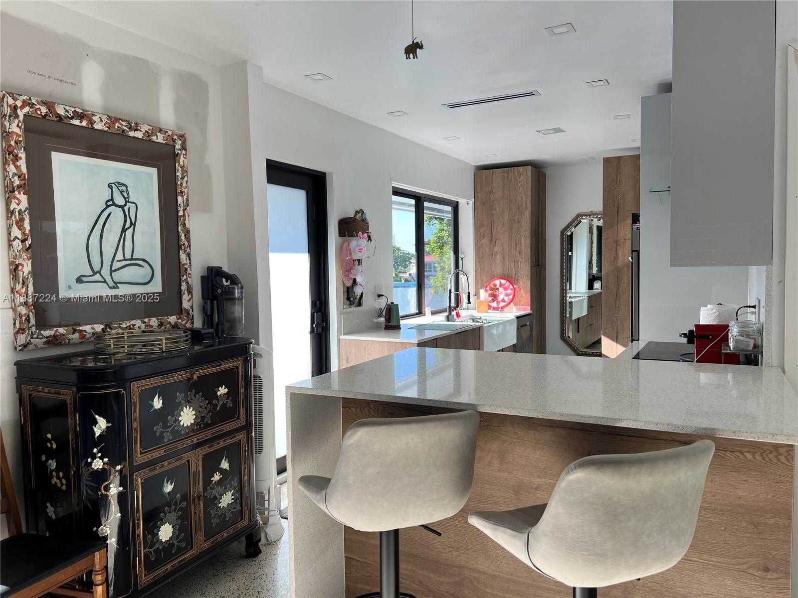 Small Image of Miami Shores Number 21