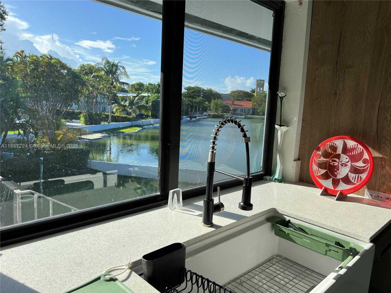 Small Image of Miami Shores Number 25