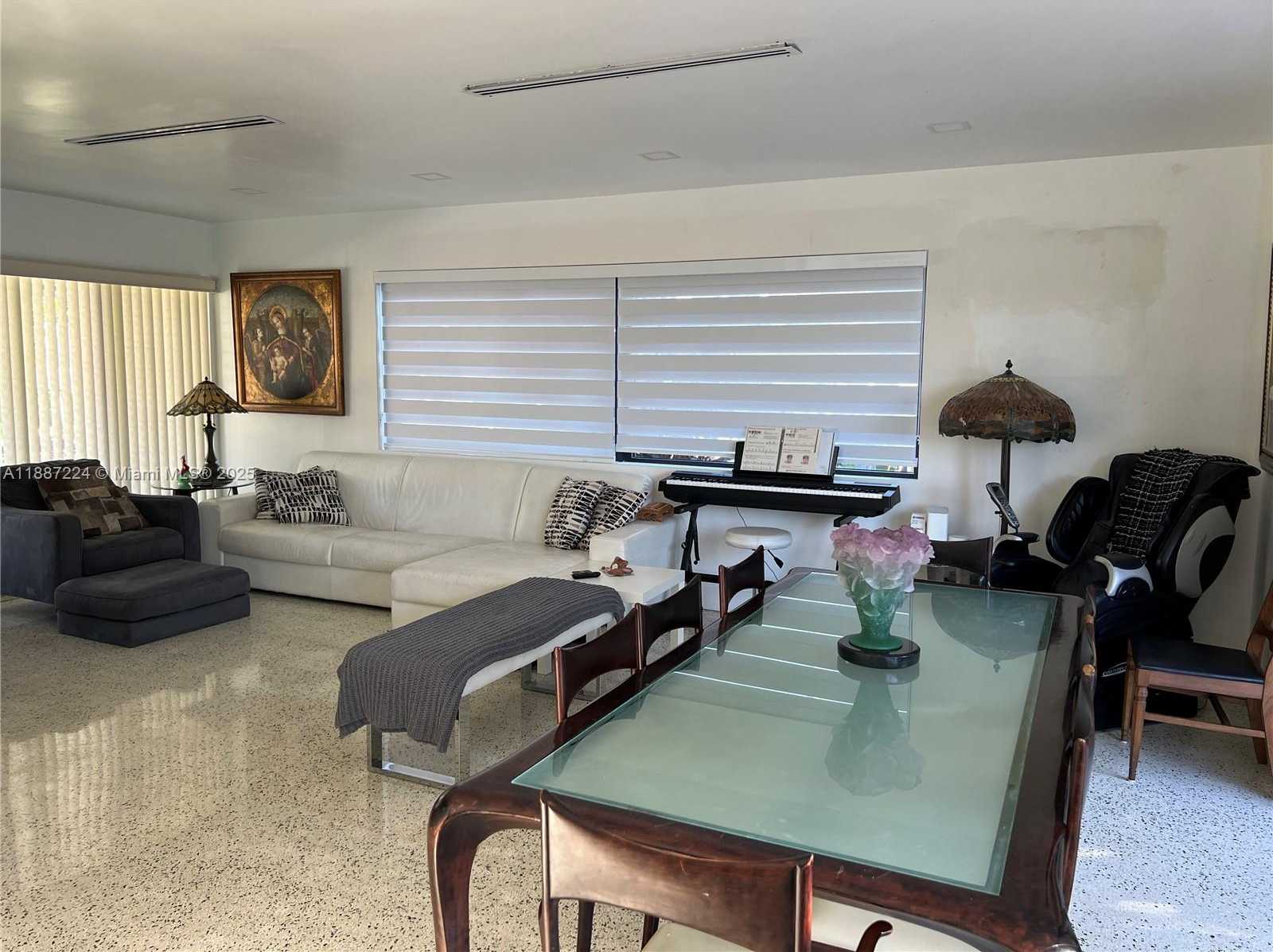 Small Image of Miami Shores Number 28