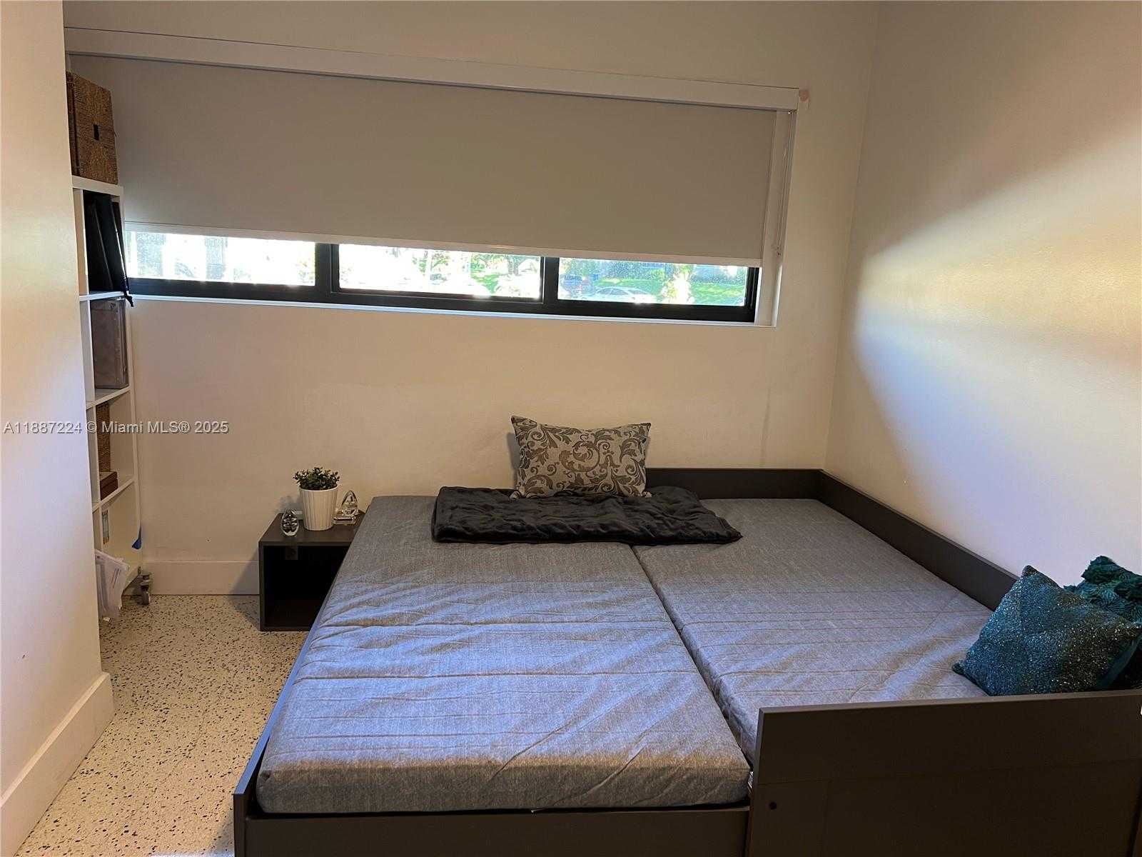 Small Image of Miami Shores Number 39