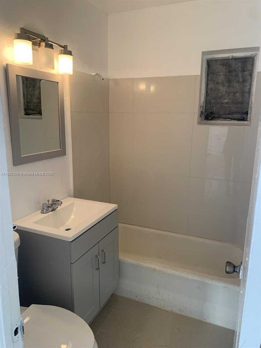 Small Image of 2183 NORTH WEST 91ST ST, Miami Number 3