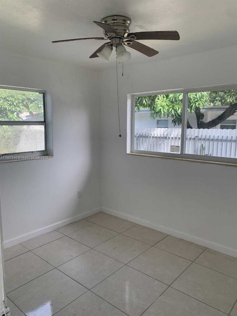 Small Image of 2183 NORTH WEST 91ST ST, Miami Number 4