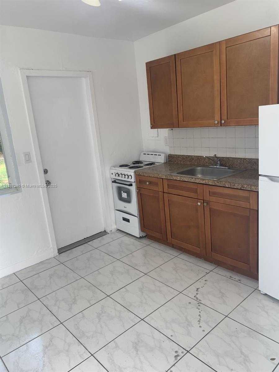 Small Image of 2183 NORTH WEST 91ST ST, Miami Number 5