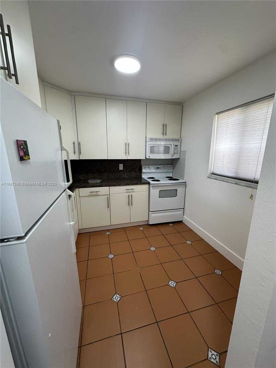 Small Image of 7703 CAMINO REAL #A413, Miami Number 3