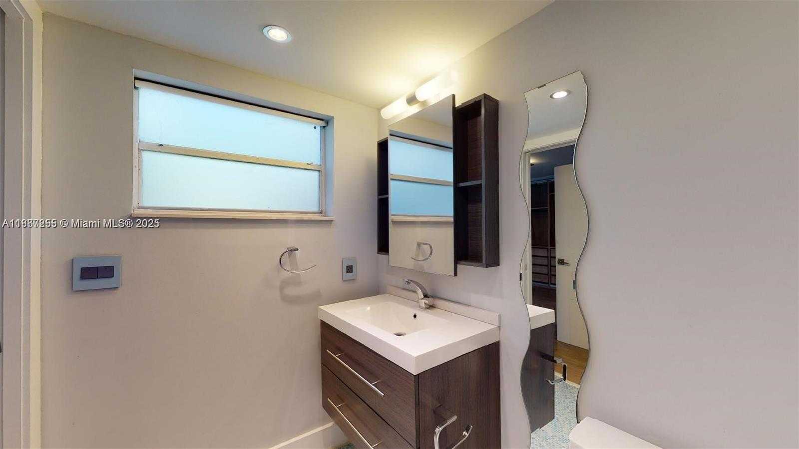 Small Image of 2430 BRICKELL AVE #102A, Miami Number 25