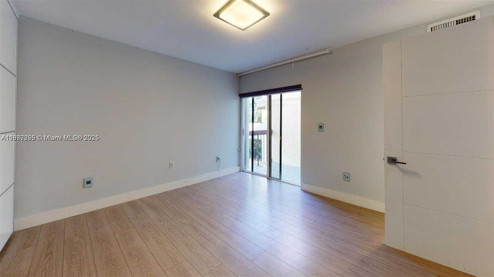 Small Image of 2430 BRICKELL AVE #102A, Miami Number 4