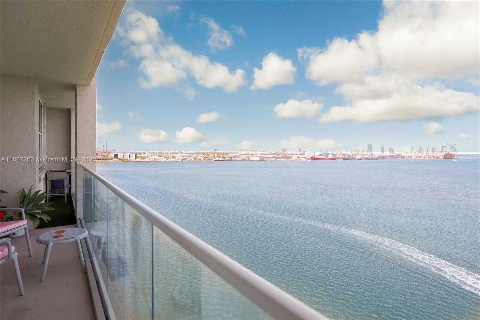 Small Image of 800 CLAUGHTON ISLAND DR #1504, Miami Number 12