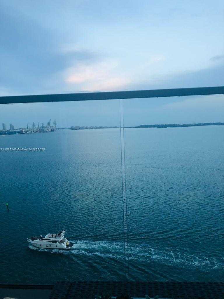 Small Image of 800 CLAUGHTON ISLAND DR #1504, Miami Number 14