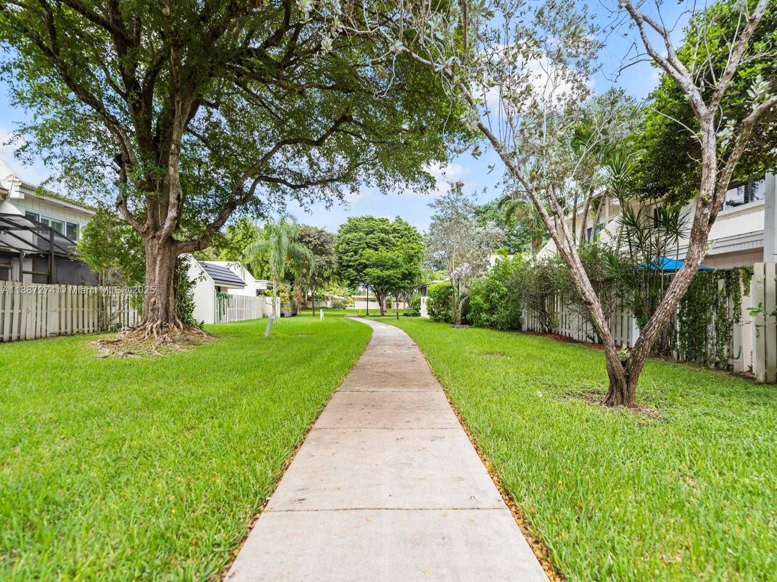 Small Image of 8218 SOUTH WEST 82ND CT #8218, Miami Number 24