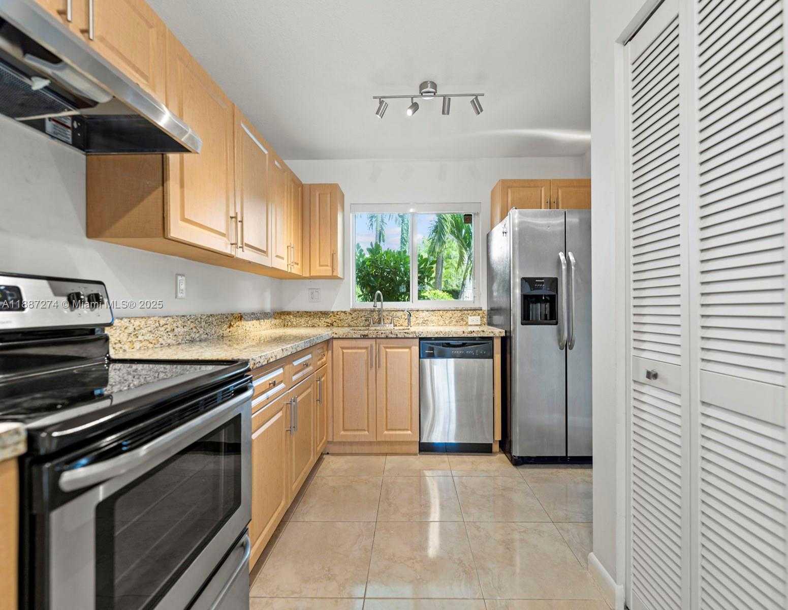Small Image of 8218 SOUTH WEST 82ND CT #8218, Miami Number 5