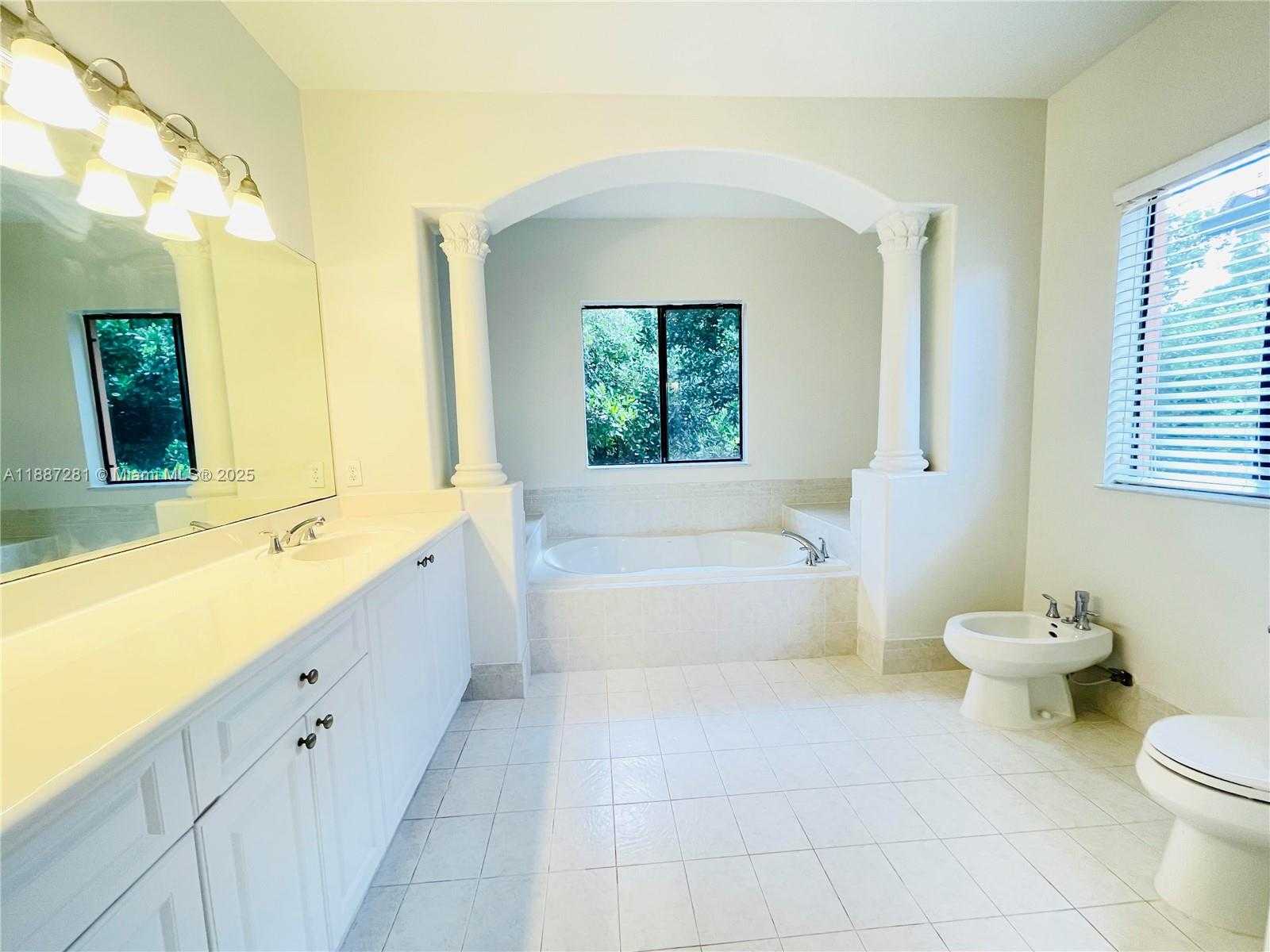 Small Image of 7636 SOUTH WEST 193RD LN, Cutler Bay Number 13