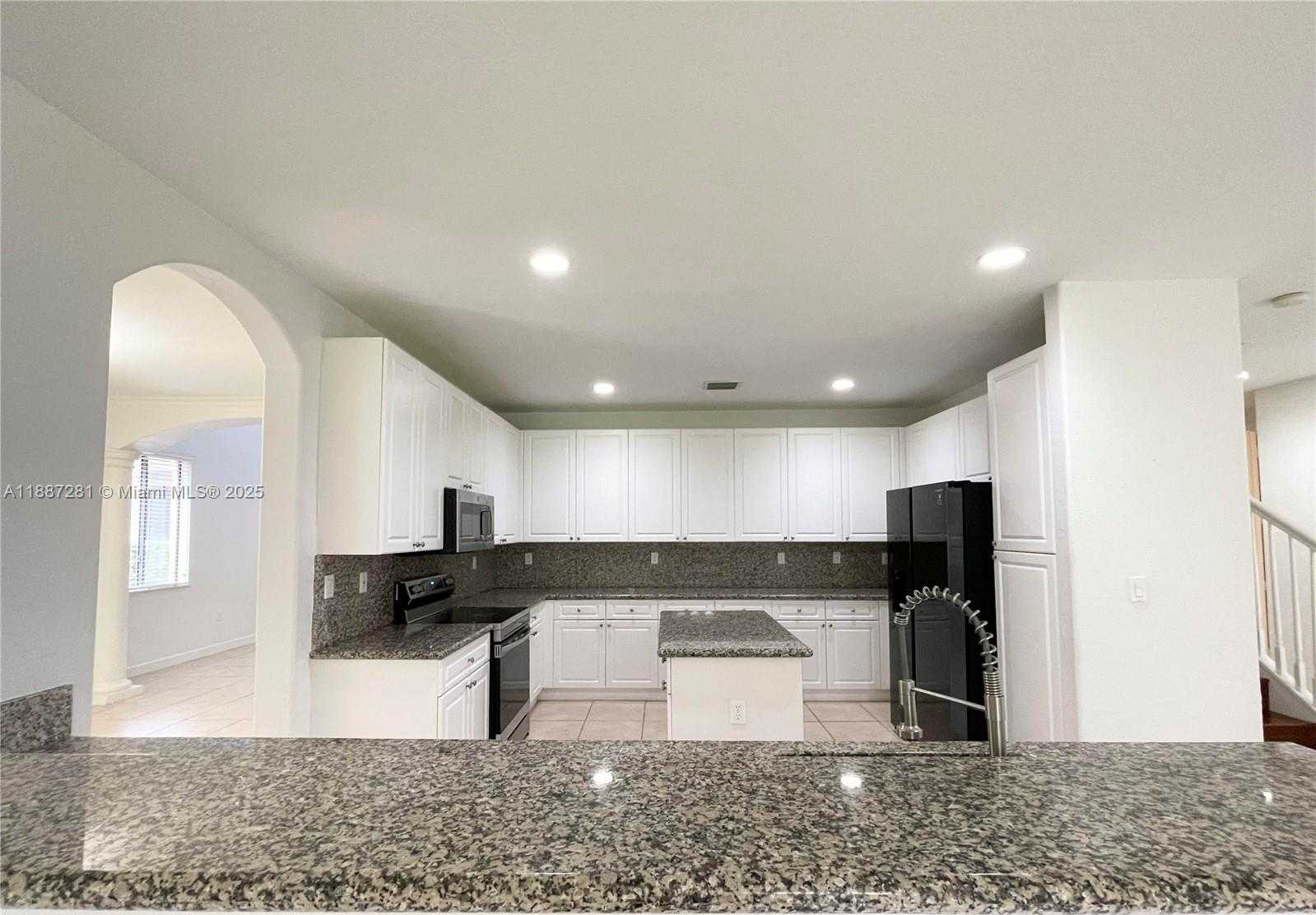 Small Image of 7636 SOUTH WEST 193RD LN, Cutler Bay Number 4
