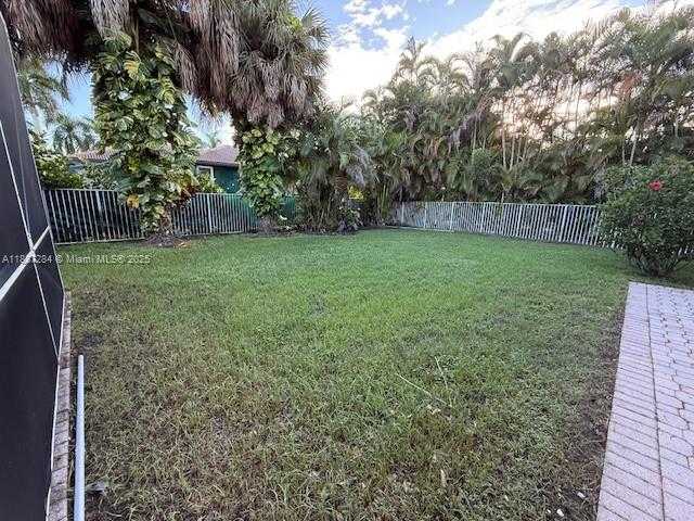 Small Image of 1825 VICTORIA POINTE CIR, Weston Number 20